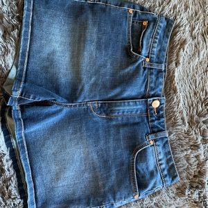 Junior size 6 denim short